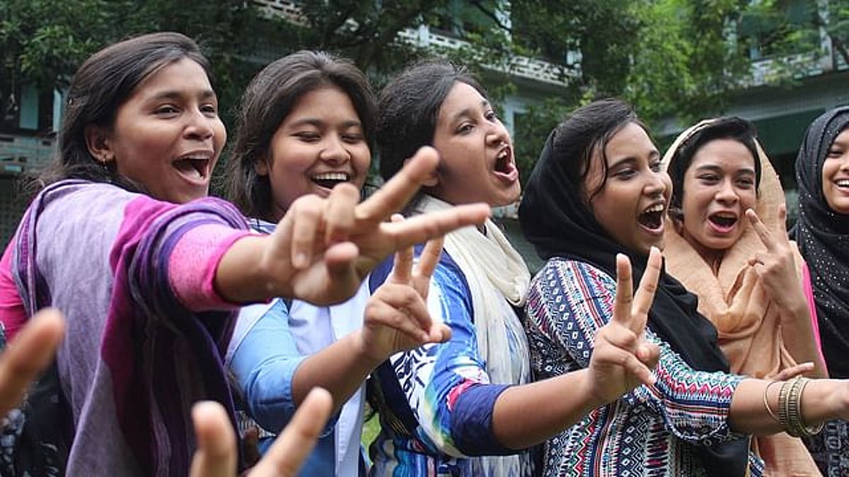 প্রকাশিত হলো এইচএসসি পরীক্ষার ফল, জিপিএ-৫ পেলেন ৪০ হাজার ৮৪ জন